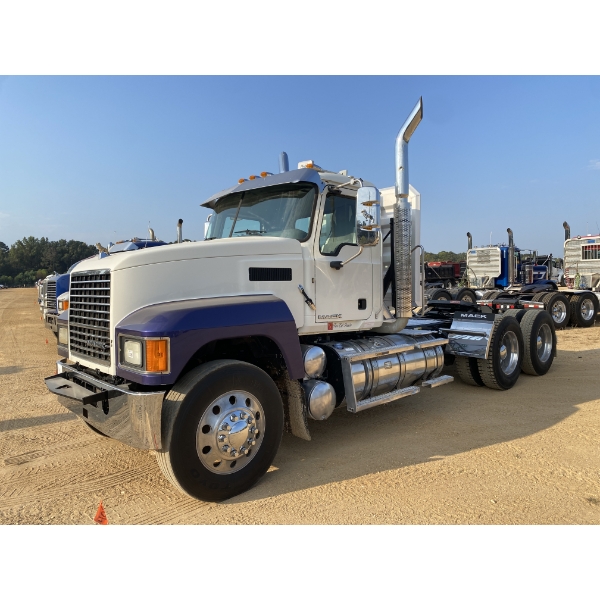 2018 MACK CHU613 Day Cab Truck