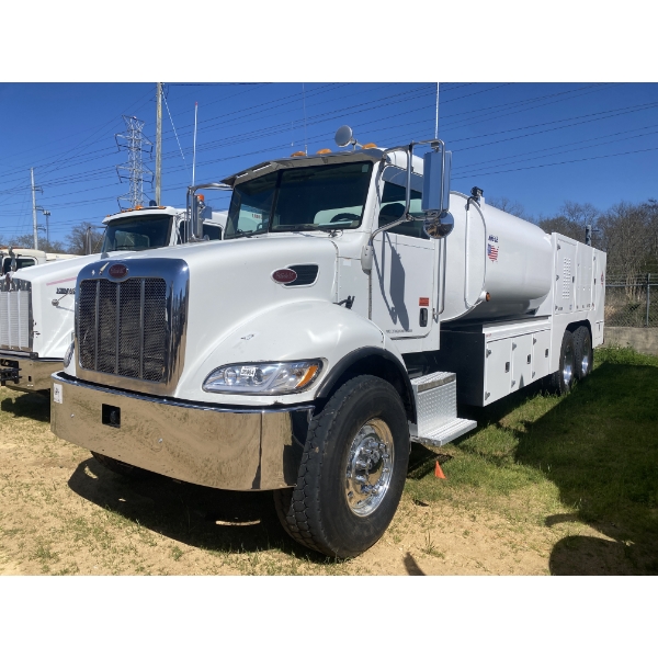 2007 PETERBILT 335 Fuel / Lube Truck