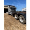 Image 2 : 2016 VOLVO VHD Roll Off Truck
