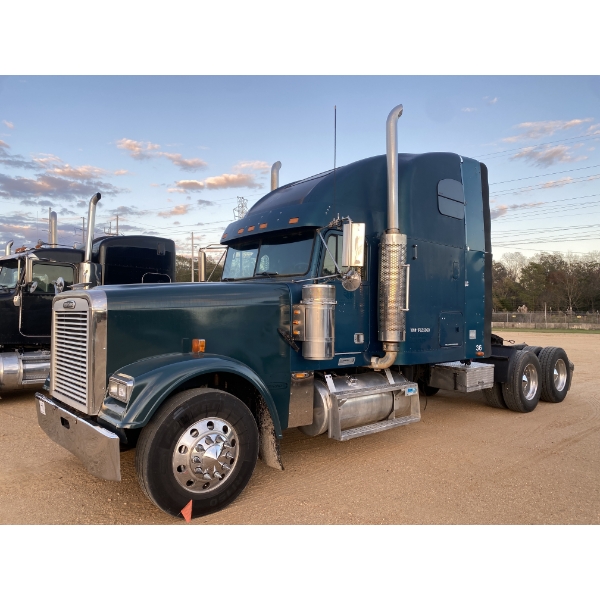 2001 FREIGHTLINER FLD132 Sleeper Truck
