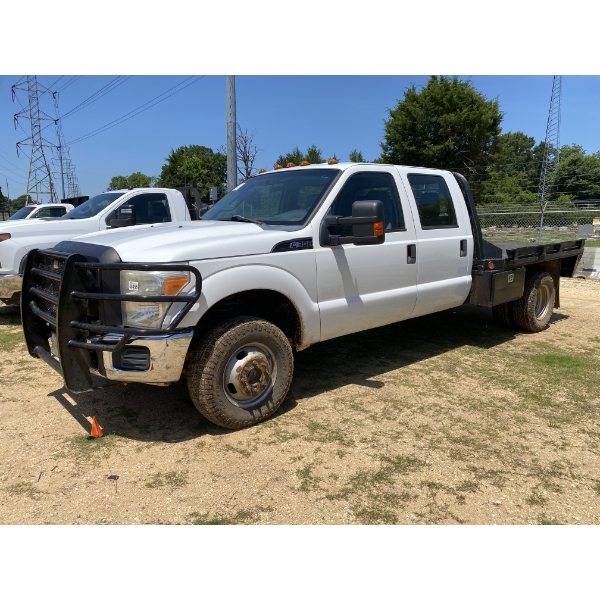 2011 FORD F350 XL Flatbed Truck