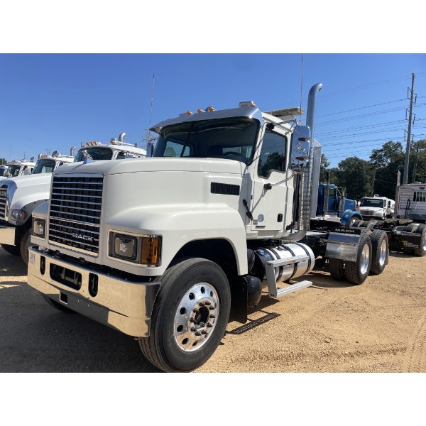 2019 MACK PI64T Day Cab Truck