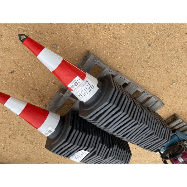 (25) SAFETY CONES