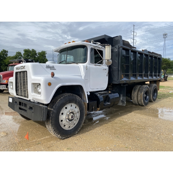 1986 MACK R686ST Dump Truck