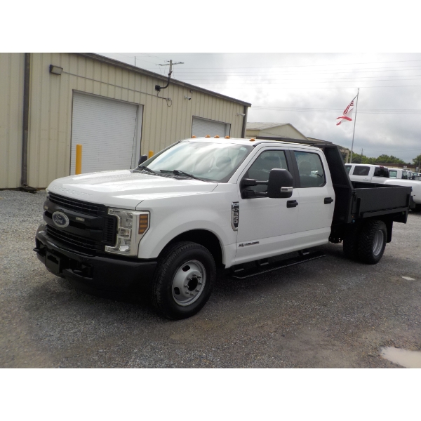 2018 FORD F350 XL Flatbed Truck