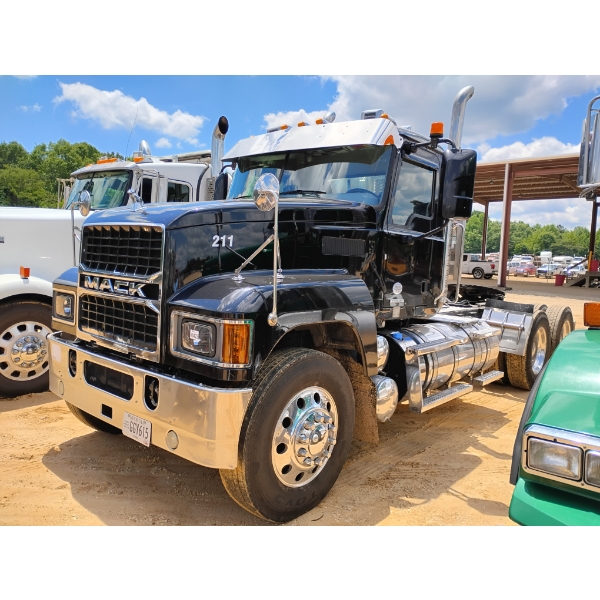 2021 MACK PI64T Day Cab Truck