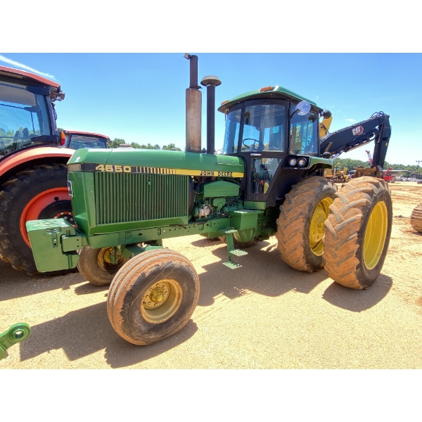 JOHN DEERE 4650 Farm Tractor