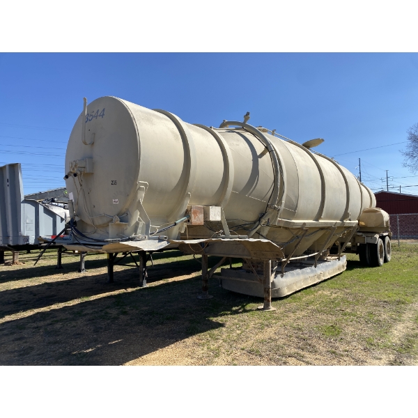 1981 BUTLER  Pneumatic / Dry Bulk Trailer