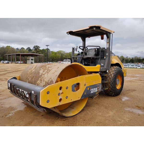 2015 VOLVO SD115B Roller