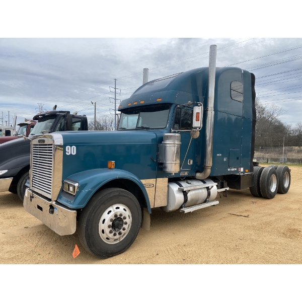 2004 FREIGHTLINER CLASSIC XL Sleeper Truck