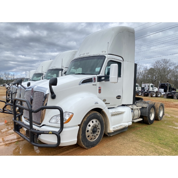 2021 KENWORTH T680 Day Cab Truck