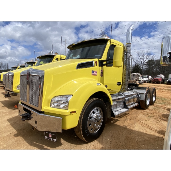 2022 KENWORTH T880 Day Cab Truck