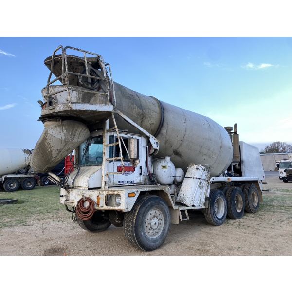 2005 ADVANCE  Concrete Mixer / Pump Truck