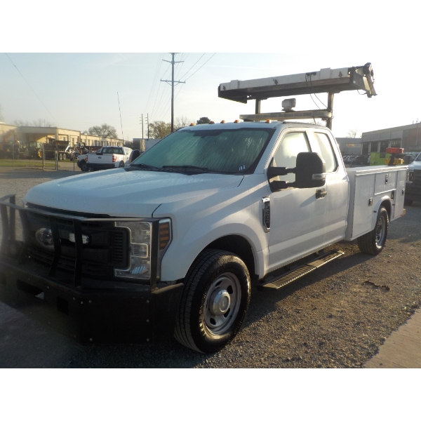 2019 FORD F350 XL Highway Service Truck