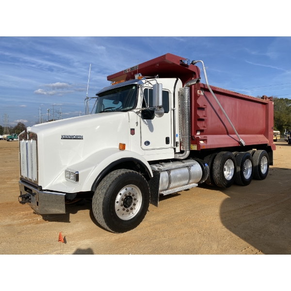 2020 KENWORTH T800 Dump Truck