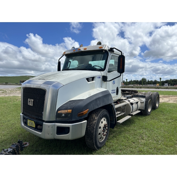 2014 CAT CT660S Day Cab Truck