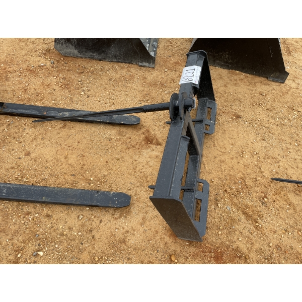 HAY SPEAR, fits skid steer loader