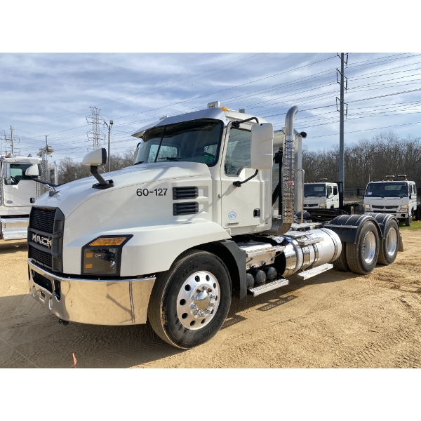 2019 MACK AN64T Day Cab Truck
