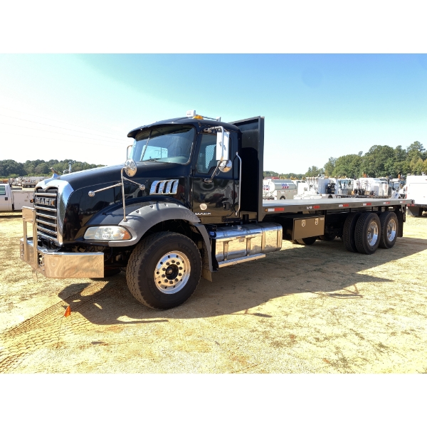 2017 MACK GU813 Flatbed Truck