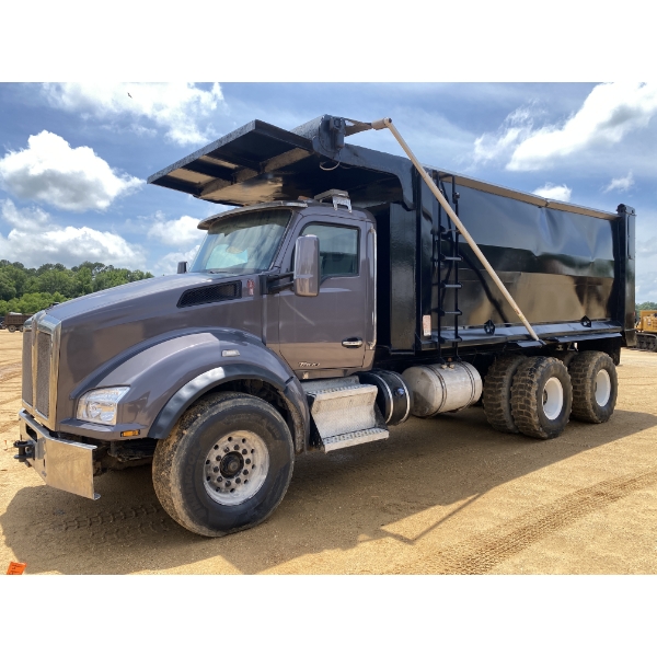 2020 KENWORTH T880 Dump Truck