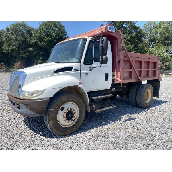 2004 INTERNATIONAL 4300 Dump Truck