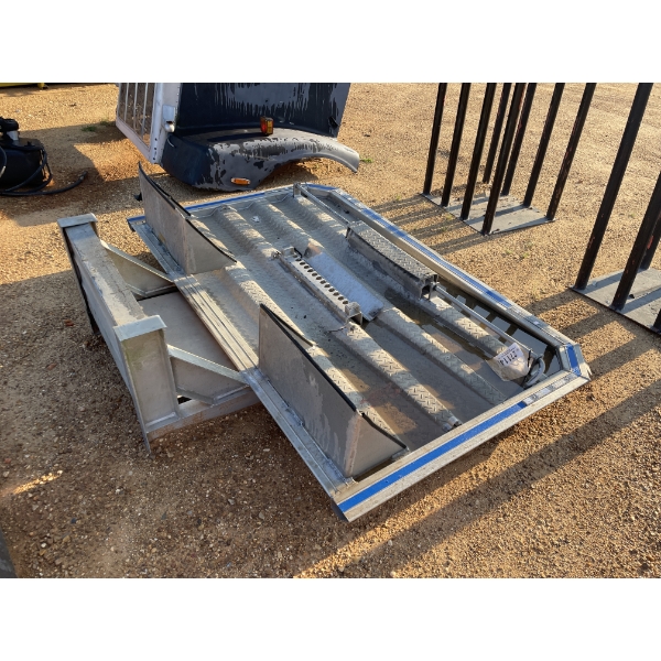 Utility Trailer alum headache rack