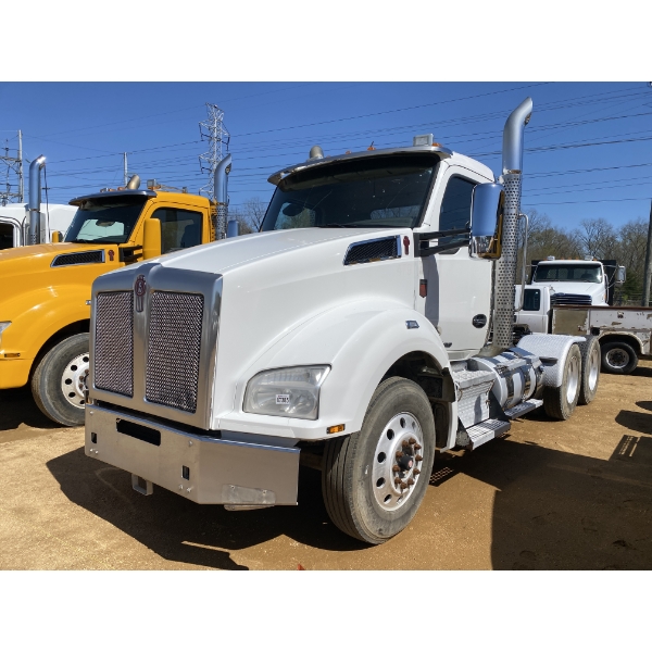 2020 KENWORTH T880 Day Cab Truck