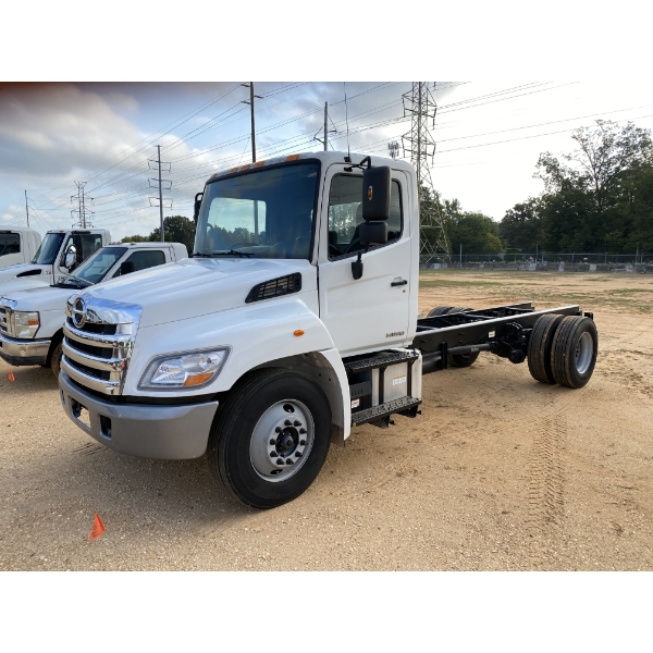 2015 HINO  Cab and Chassis Truck