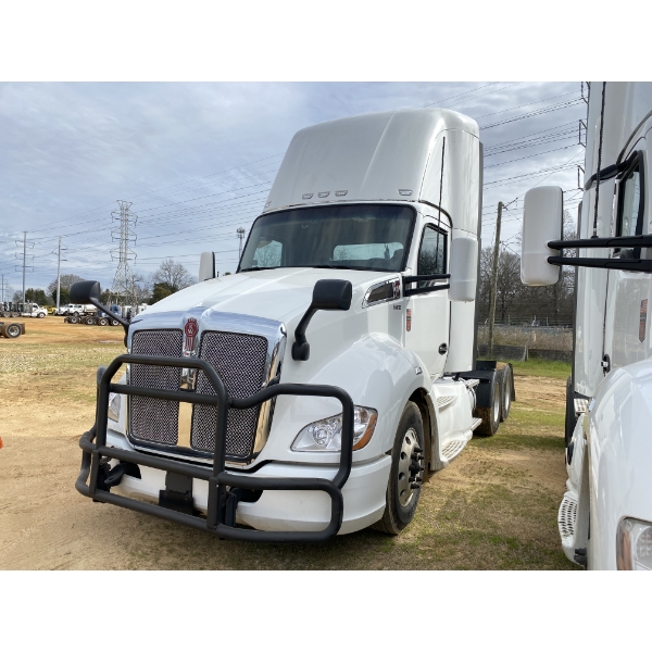 2021 KENWORTH T680 Day Cab Truck