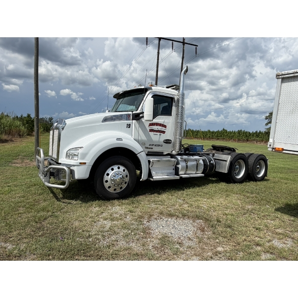 2019 KENWORTH T880 Day Cab Truck