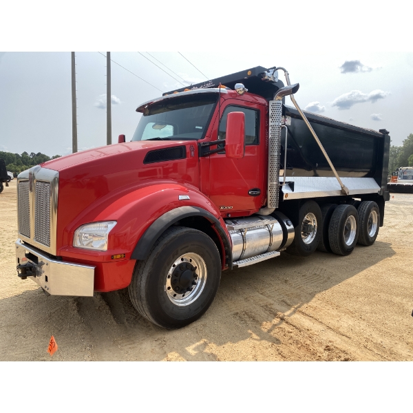 2017 KENWORTH T880 Dump Truck