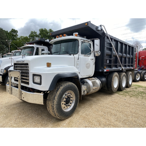2000 MACK RD688S Dump Truck