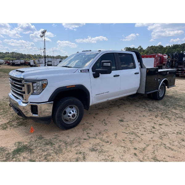 2021 GMC 3500 HD Flatbed Truck