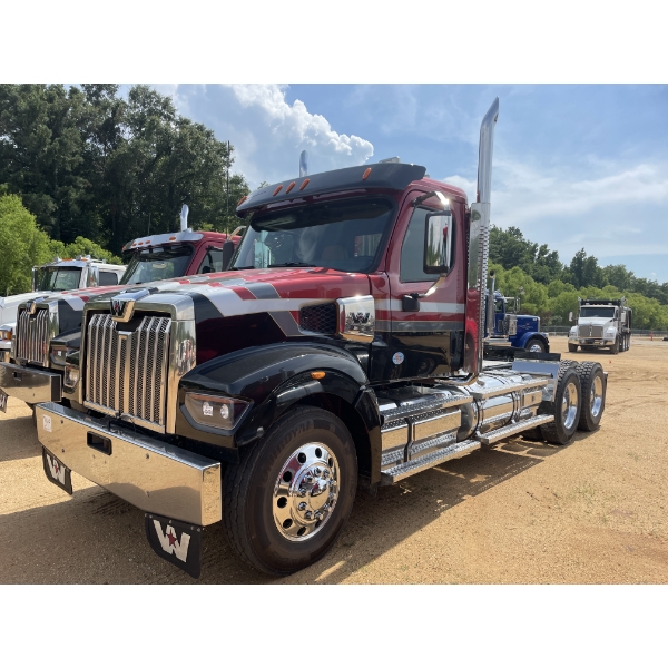2021 WESTERN STAR 4900 Day Cab Truck