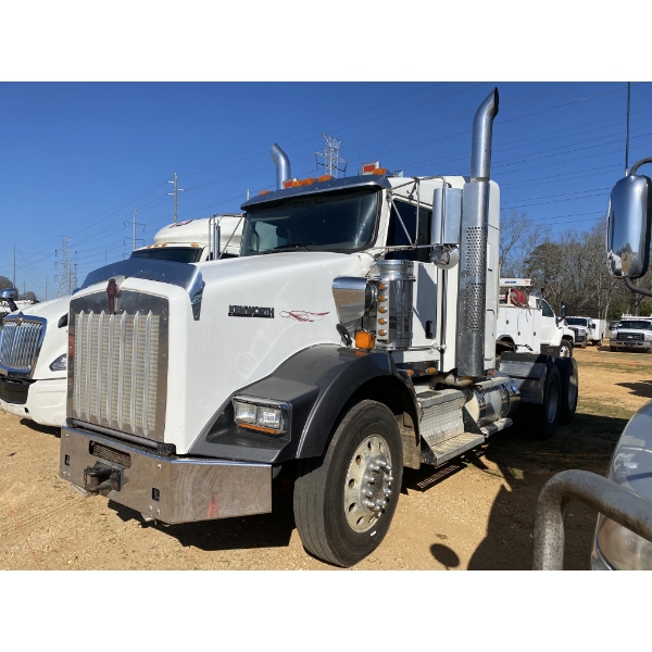 2016 KENWORTH T800 Sleeper Truck