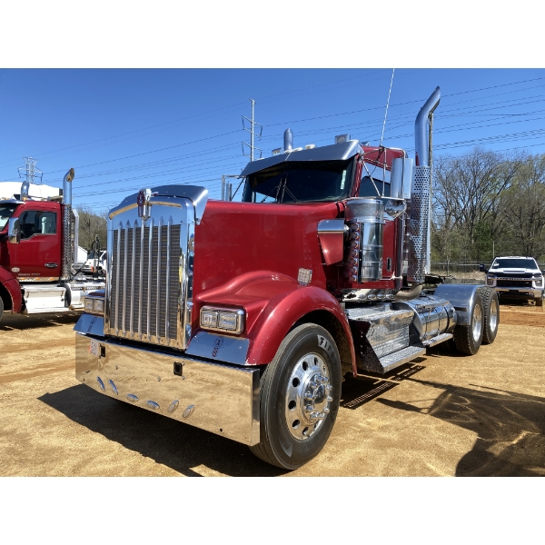 2019 KENWORTH W900 Day Cab Truck