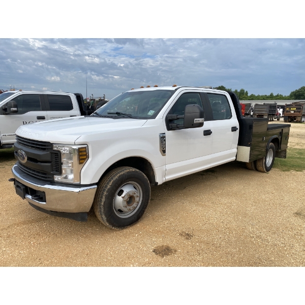 2019 FORD F350 XL Flatbed Truck