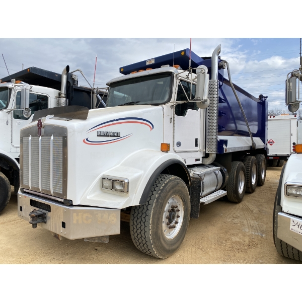 2015 KENWORTH T800 Dump Truck