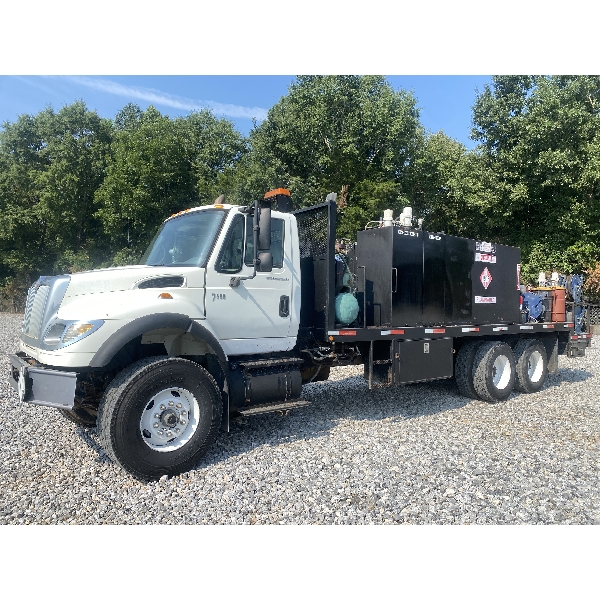 2007 INTERNATIONAL 7600 Fuel / Lube Truck
