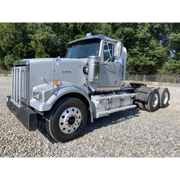 2014 WESTERN STAR 4900FA Day Cab Truck