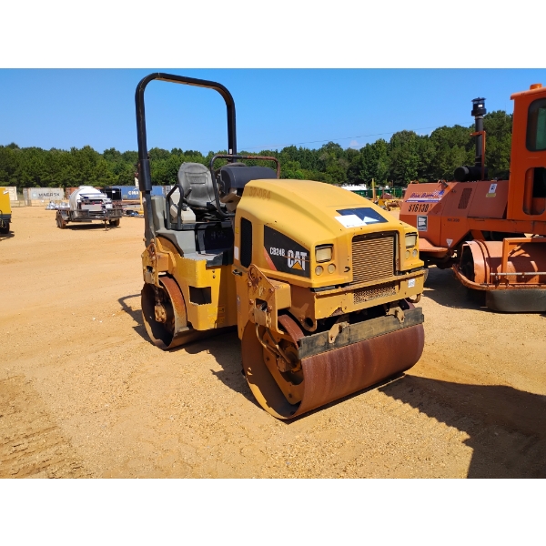2015 CAT CB24B Roller