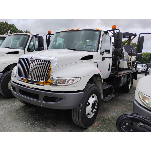 2012 INTERNATIONAL DURASTAR 4400 Sprayer Truck