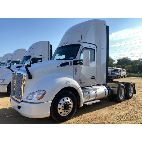 2021 KENWORTH T680 Day Cab Truck