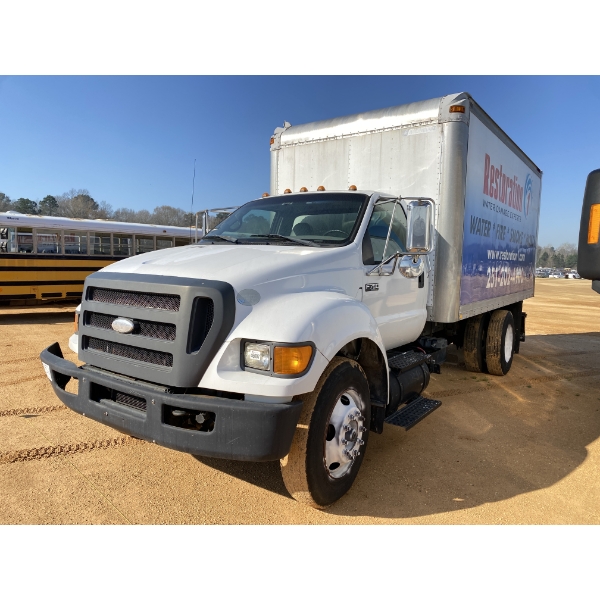 2009 FORD F750 XL Box Truck
