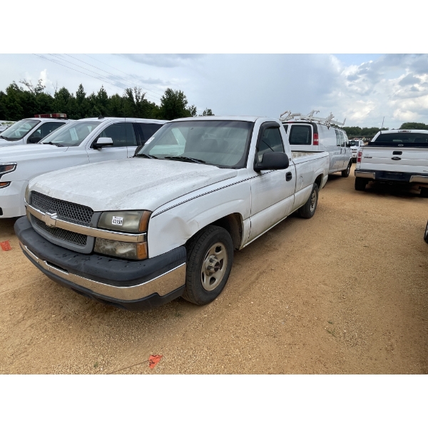 2003 CHEVROLET SILVERADO Pickup Truck