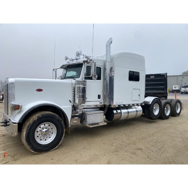 2020 PETERBILT 389 Sleeper Truck