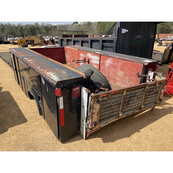 READING SERVICE TRUCK BODY W/LIFT GATE