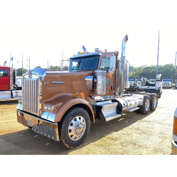 2017 KENWORTH W900L Day Cab Truck
