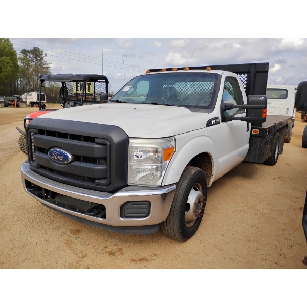 2015 FORD F350 XL Flatbed Truck