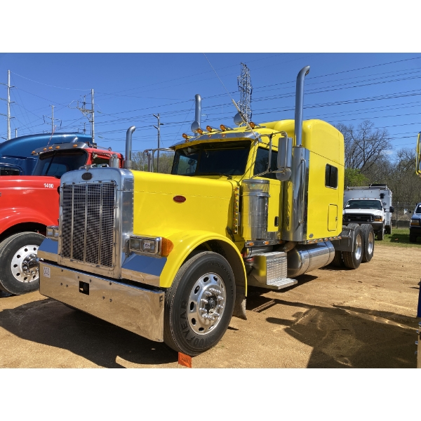 2005 PETERBILT 379 Sleeper Truck